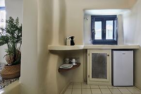 Luna Santorini Suites