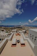 Luna Santorini Suites