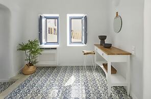 Luna Santorini Suites