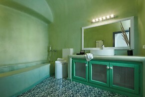 Luna Santorini Suites