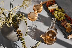 Luna Santorini Suites