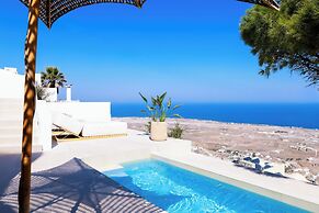 Luna Santorini Suites
