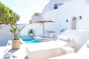 Luna Santorini Suites