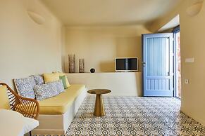 Luna Santorini Suites