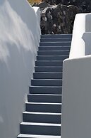 Luna Santorini Suites