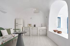 Luna Santorini Suites