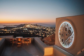 Luna Santorini Suites