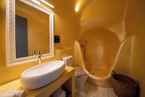 Luna Santorini Suites