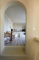 Luna Santorini Suites