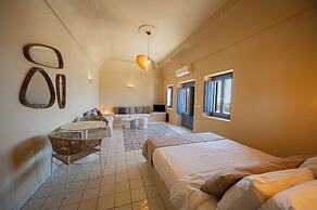Luna Santorini Suites
