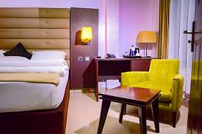 GolfView Suites & Conference Center