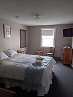 Lake Shore Farm Inn