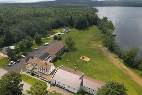 Lake Shore Farm Inn