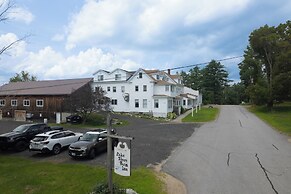 Lake Shore Farm Inn