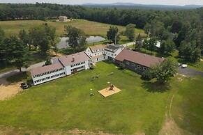 Lake Shore Farm Inn
