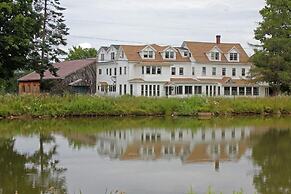 Lake Shore Farm Inn