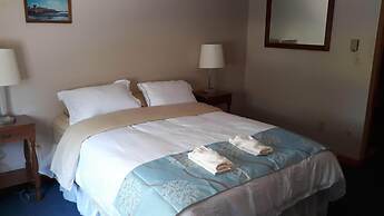 Lake Shore Farm Inn