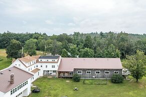 Lake Shore Farm Inn