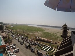 Sengtawan Riverside Hotel