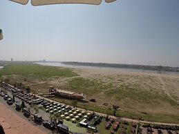 Sengtawan Riverside Hotel