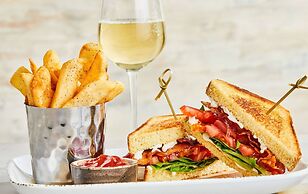 Courtyard by Marriott Youngstown Canfield