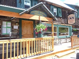 The Twin Lakes Inn