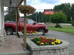 Deep River Motel