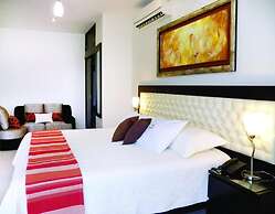 El Cacique Hotel