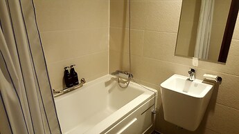 Insadong Crown Hotel