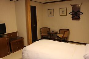 Insadong Crown Hotel