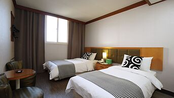 Insadong Crown Hotel