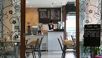 Insadong Crown Hotel