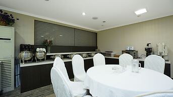 Insadong Crown Hotel