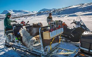 Abisko Guesthouse  & Activities