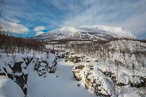 Abisko Guesthouse  & Activities