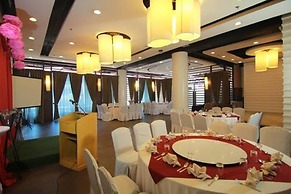 Hotel Supreme Convention Plaza