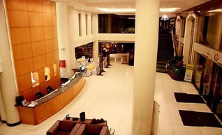 Hotel Supreme Convention Plaza