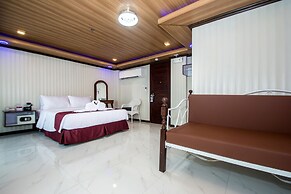 Diamond Water Edge Resort