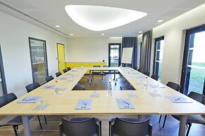 Kyriad Prestige Pau - Zenith - Palais Des Sports