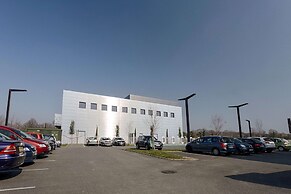Kyriad Prestige Pau - Zenith - Palais Des Sports