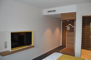 Kyriad Prestige Pau - Zenith - Palais Des Sports
