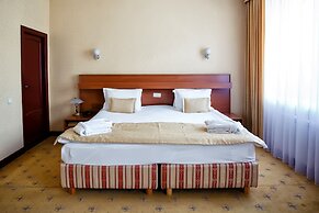 City Hotel Tien Shan