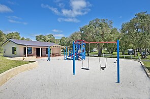 Acclaim Rose Gardens Beachside Holiday Park