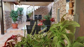 Santa Maria Guest House