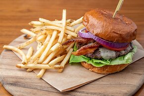 Clement Palo Alto – All-Inclusive Urban Resort