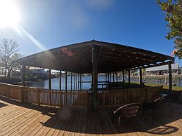 King's Bay Lodge