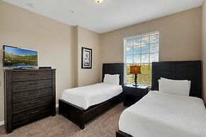 Vista Cay by Orlando Resort Rentals on Universal Boulevard