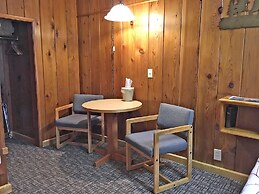 Park Motel and Cabins