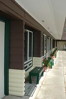 Park Motel and Cabins