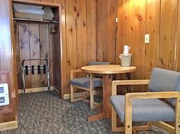 Park Motel and Cabins